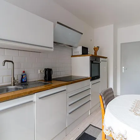 Apartment Gemuetliches Zuhause 2-zimmer-ferienwohnung Mit Geschirrspueler & Balkon Fuer Bis Zu 4 Personen Leipzig