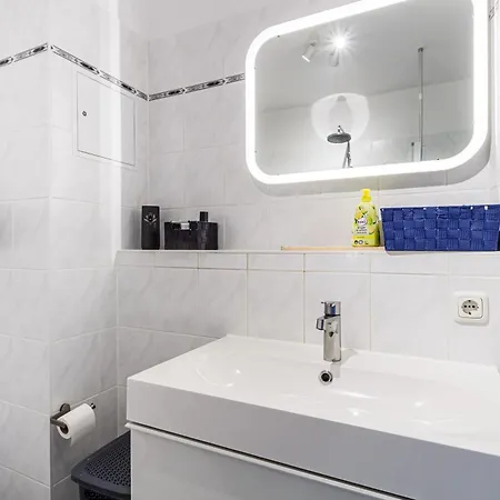Apartment Gemuetliches Zuhause 2-zimmer-ferienwohnung Mit Geschirrspueler & Balkon Fuer Bis Zu 4 Personen *