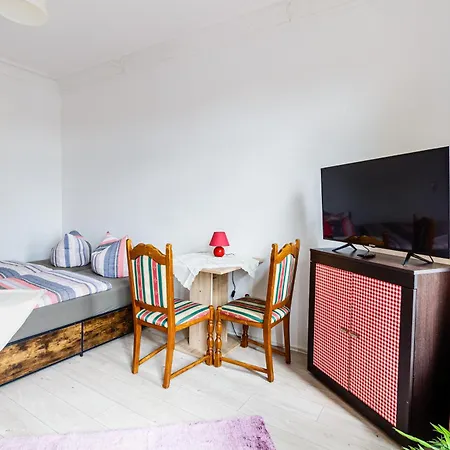 Gemuetliches Zuhause 2-zimmer-ferienwohnung Mit Geschirrspueler & Balkon Fuer Bis Zu 4 Personen Apartment